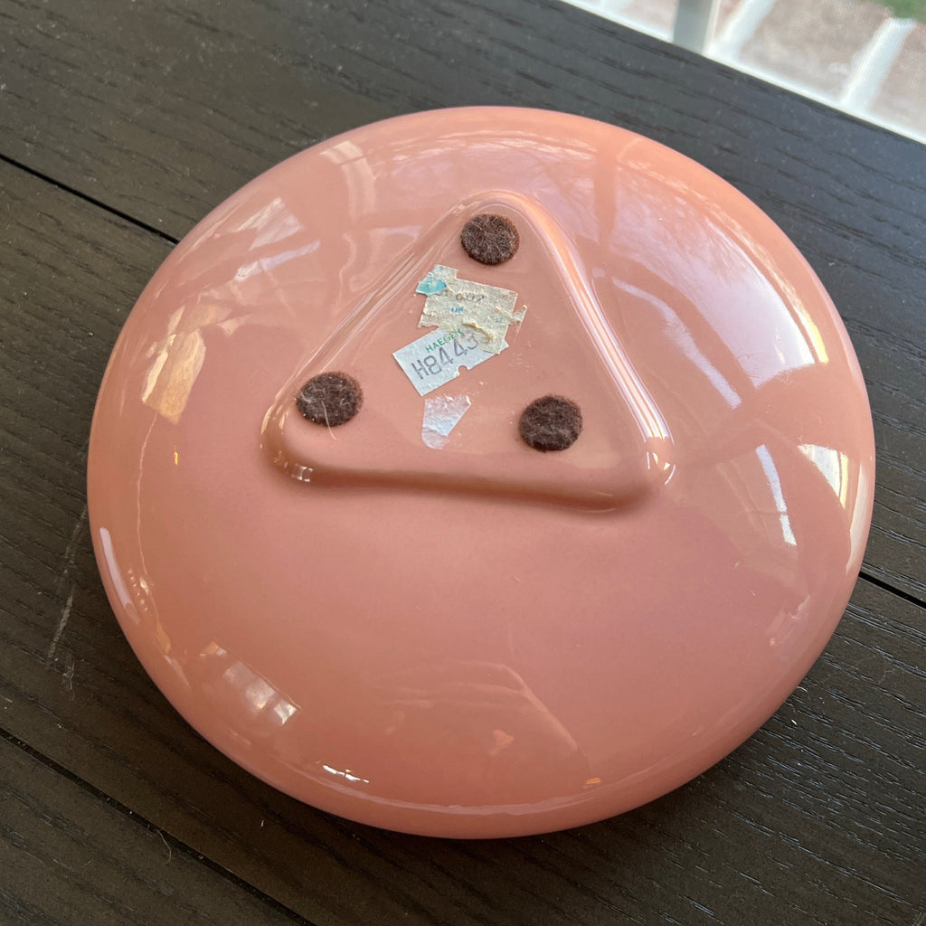 Bottom view of pink Haeger mid-century planter bowl H8443 with tri-footed base and felt pads.