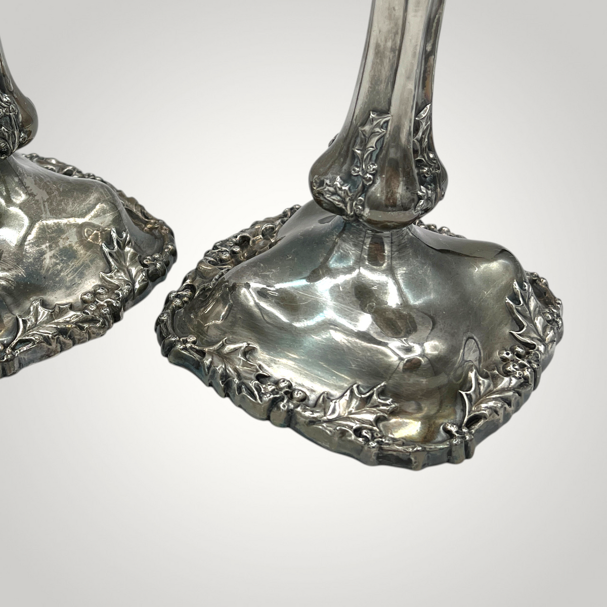 Pair of antique Victorian quadruple silverplate candlesticks with embossed holly leaf and berry relief borders on square contoured bases and fluted stems. - Photo 6