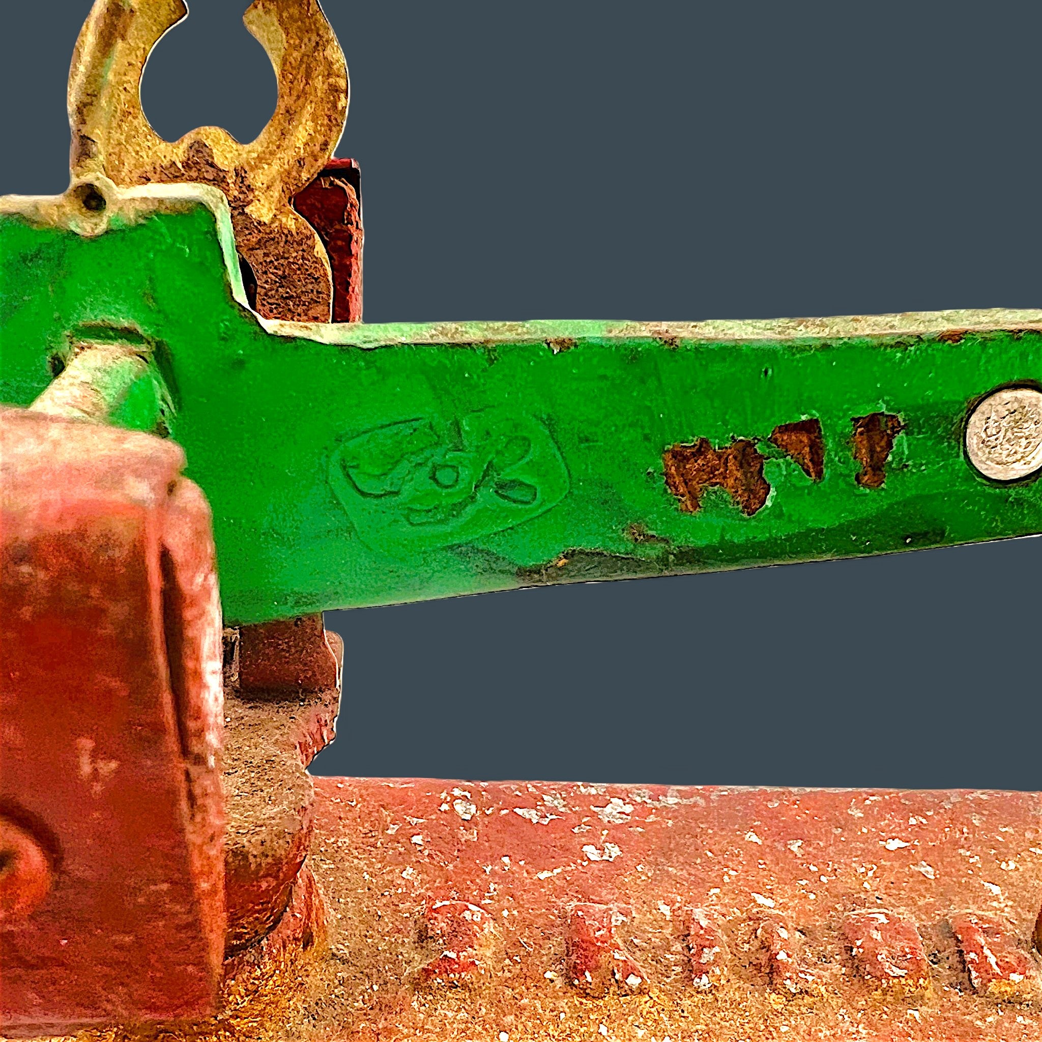 Antique French Roberval cast iron counter balance scale base featuring a distressed red and green paint patina. - Photo 5