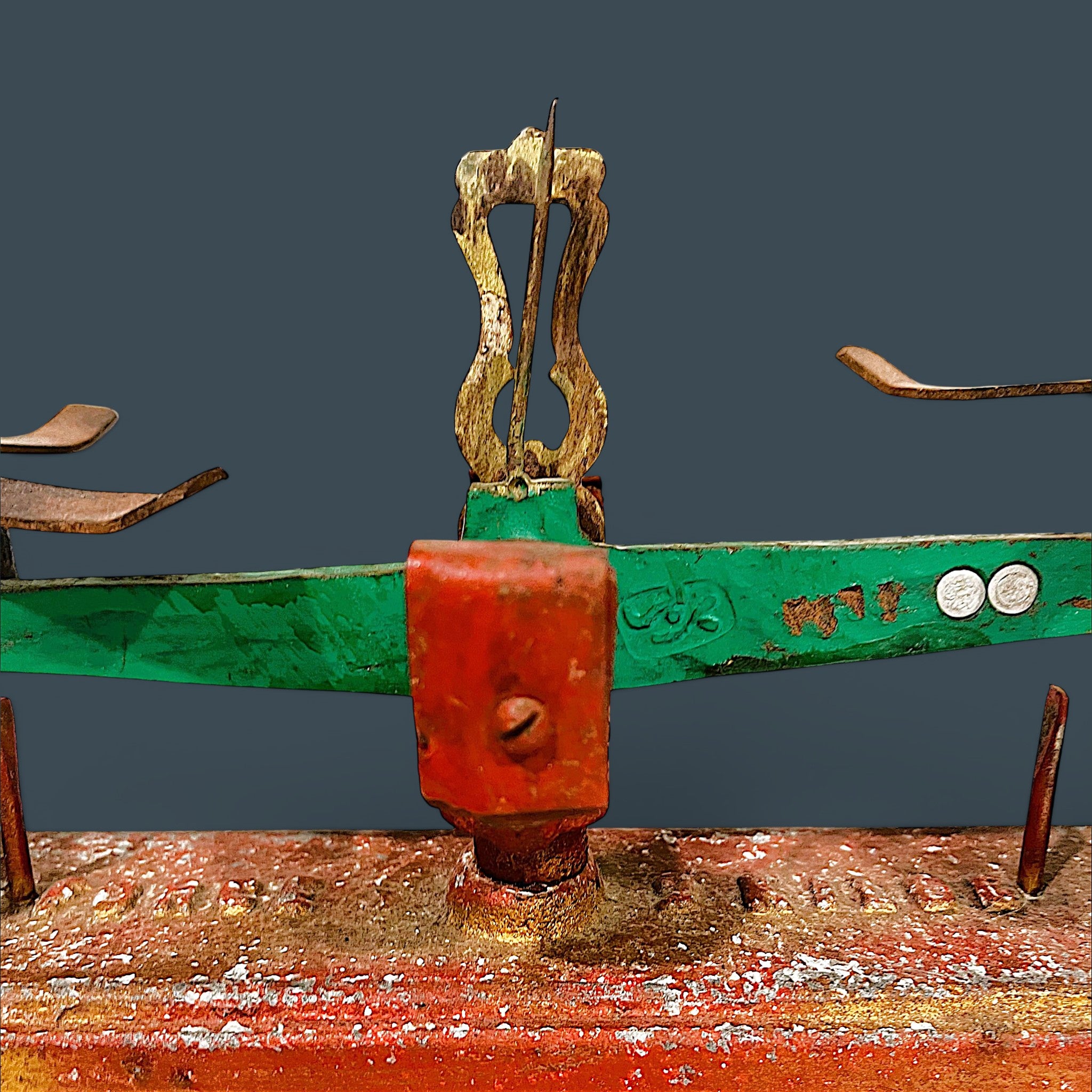 Antique French Roberval cast iron counter balance scale base featuring a distressed red and green paint patina. - Photo 9