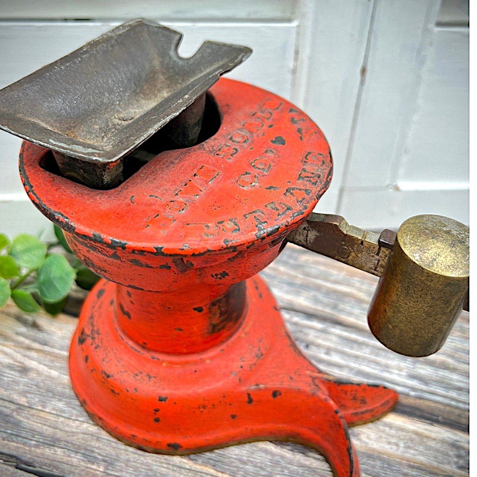 An antique Howe Scale Co. counterbalance scale with a red painted cast iron base and a graduated brass beam holding a solid cylindrical brass slider weight. - Photo 2