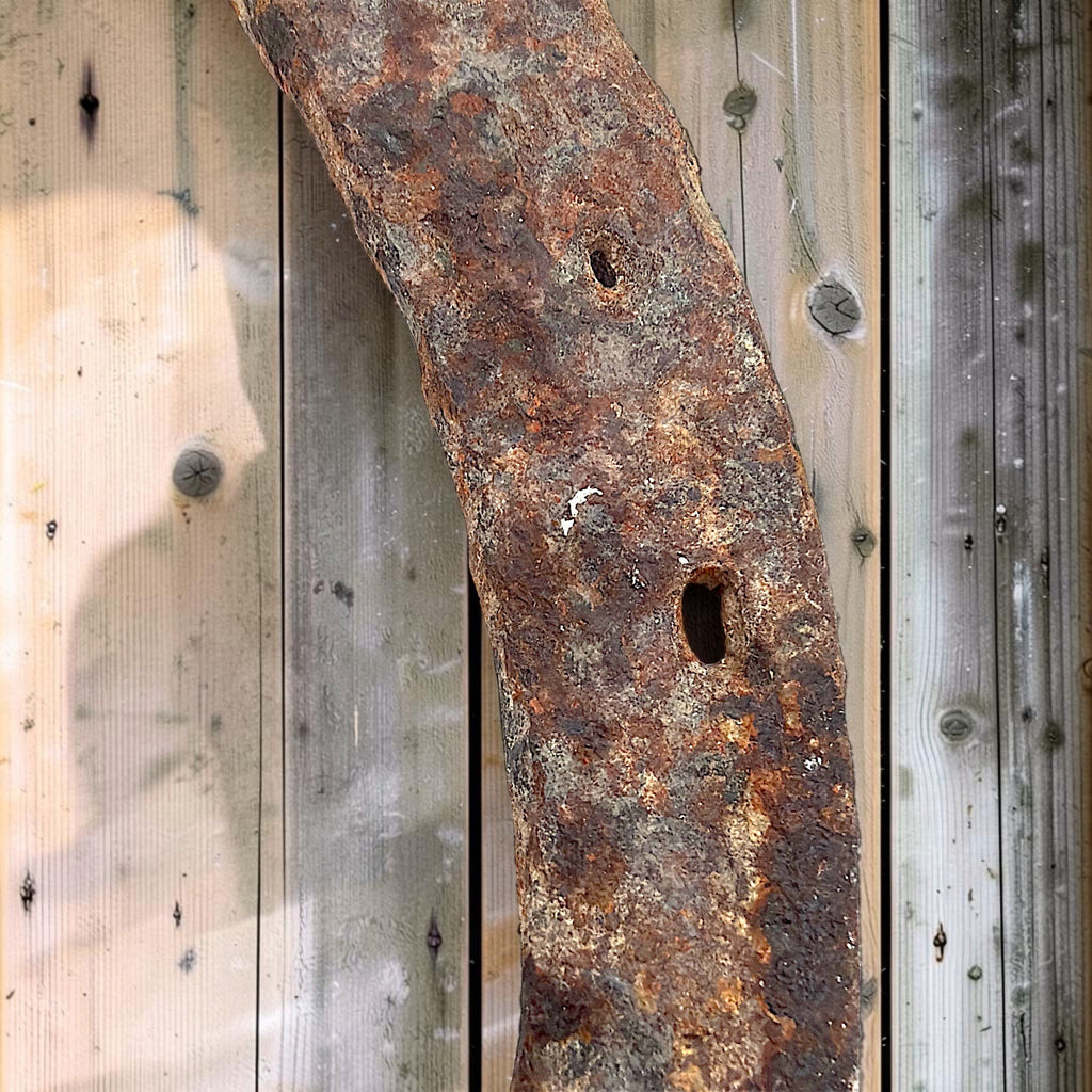 Antique authentic rusted iron horseshoe with heavy weathered patina and nail holes - Photo 4