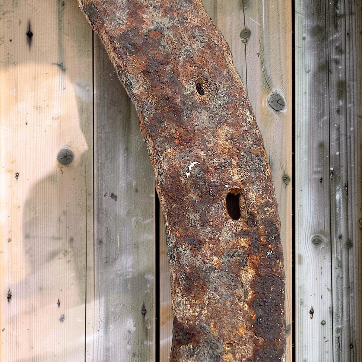 Antique authentic rusted iron horseshoe with heavy weathered patina and nail holes - Photo 4