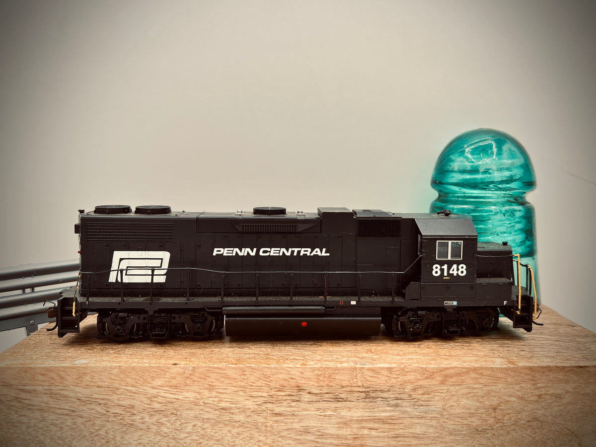 Bachmann Penn Central Locomotive #8148