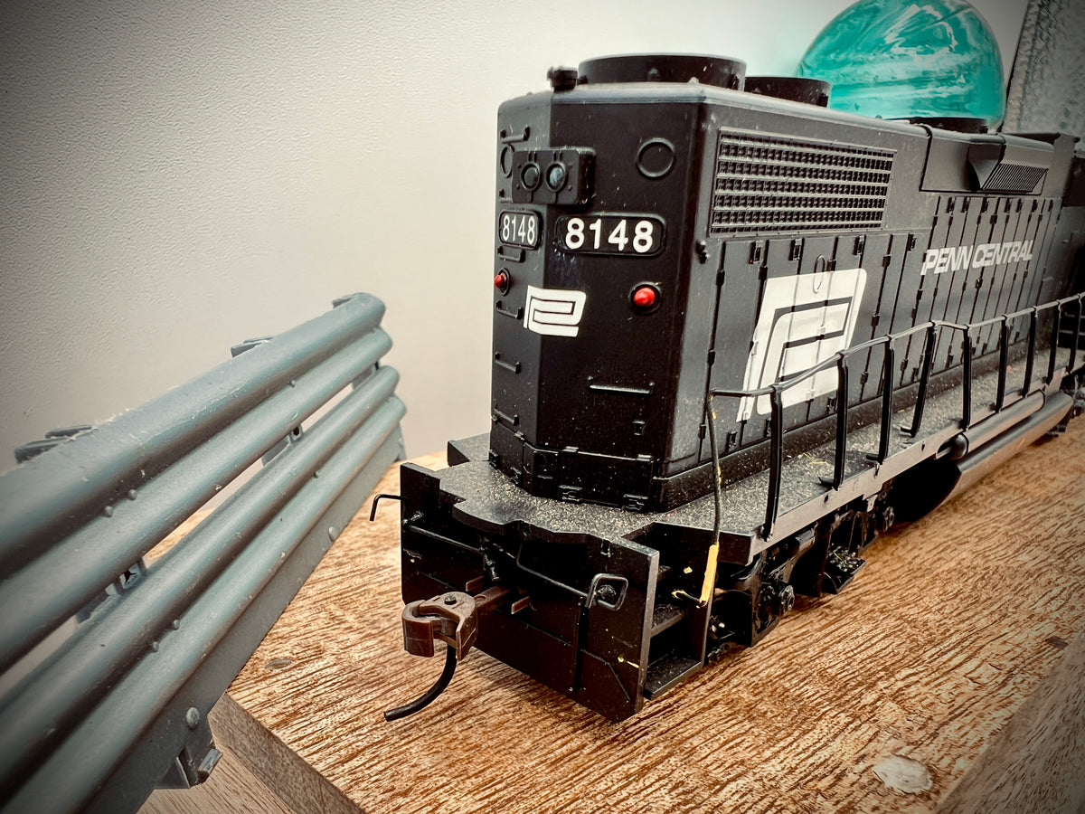 Bachmann Penn Central Locomotive #8148