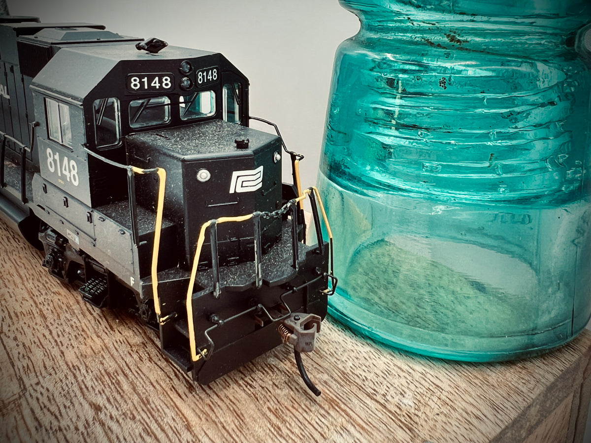 Bachmann Penn Central Locomotive #8148
