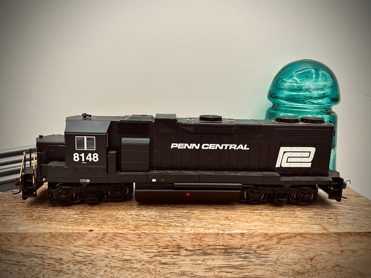 Bachmann Penn Central Locomotive #8148