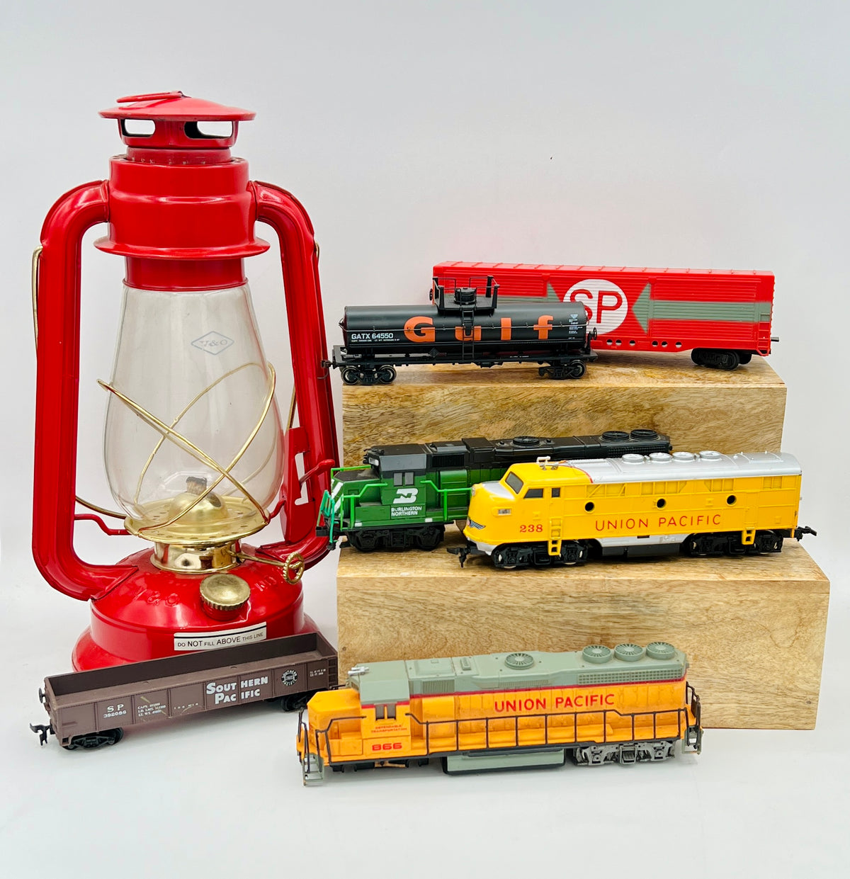 Collection of 6 Ho Model Locomotives and Train Cars