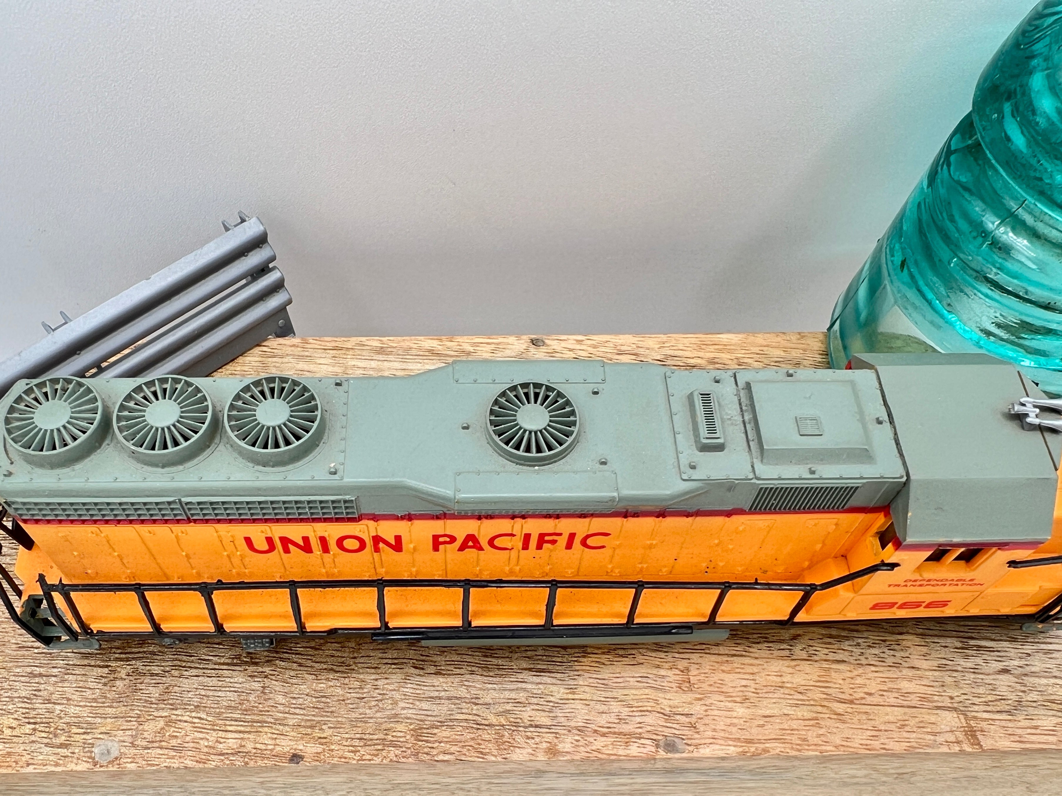 Collection of 6 Ho Model Locomotives and Train Cars