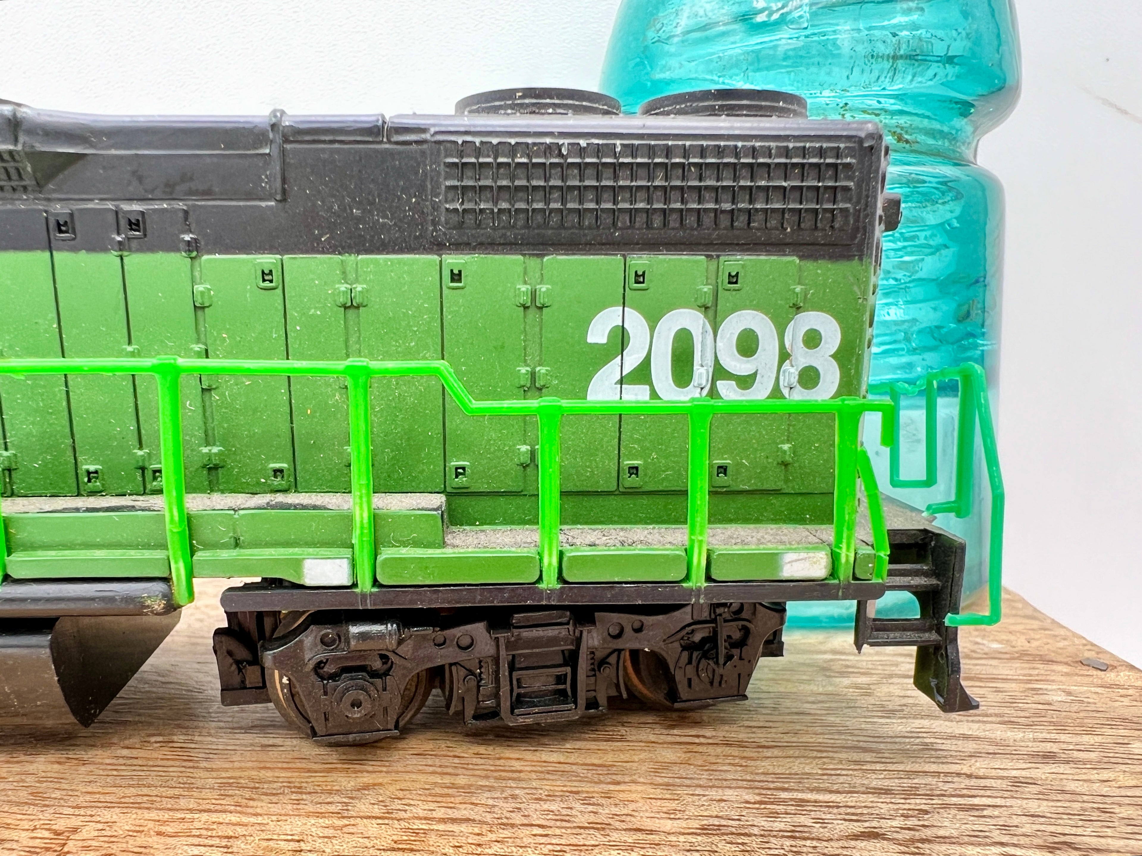 Collection of 6 Ho Model Locomotives and Train Cars