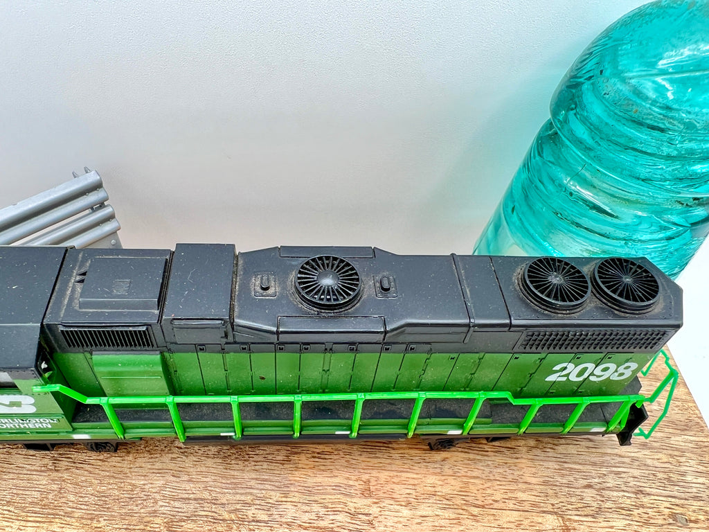 Collection of 6 Ho Model Locomotives and Train Cars