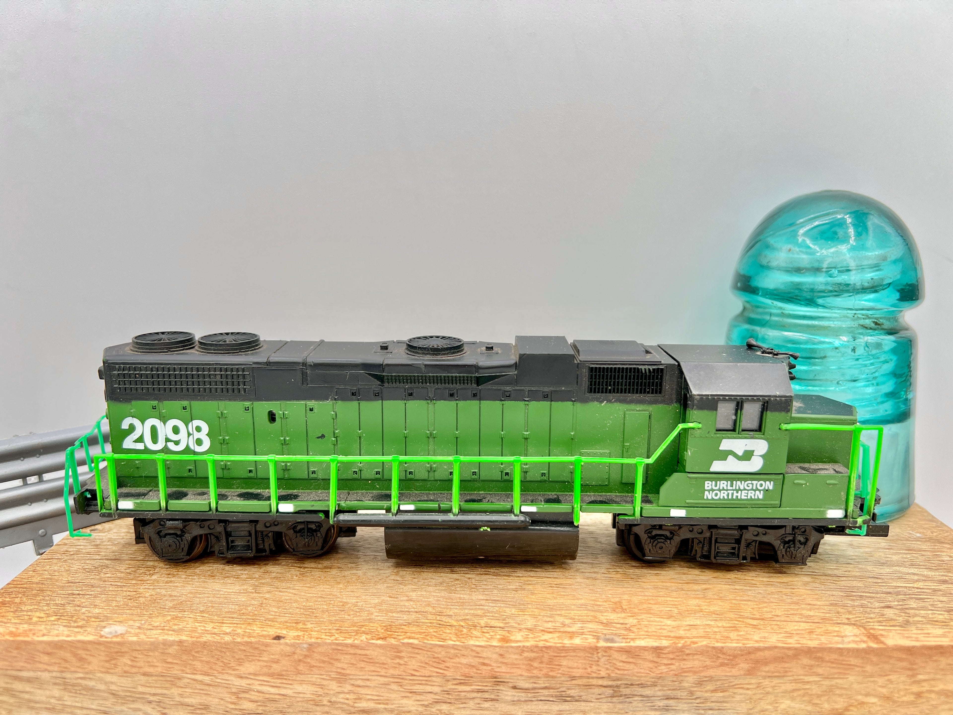 Collection of 6 Ho Model Locomotives and Train Cars
