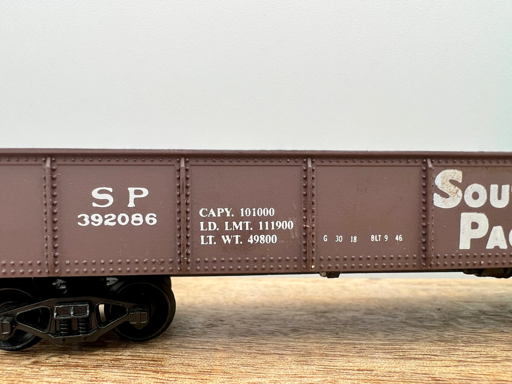 Collection of 6 Ho Model Locomotives and Train Cars