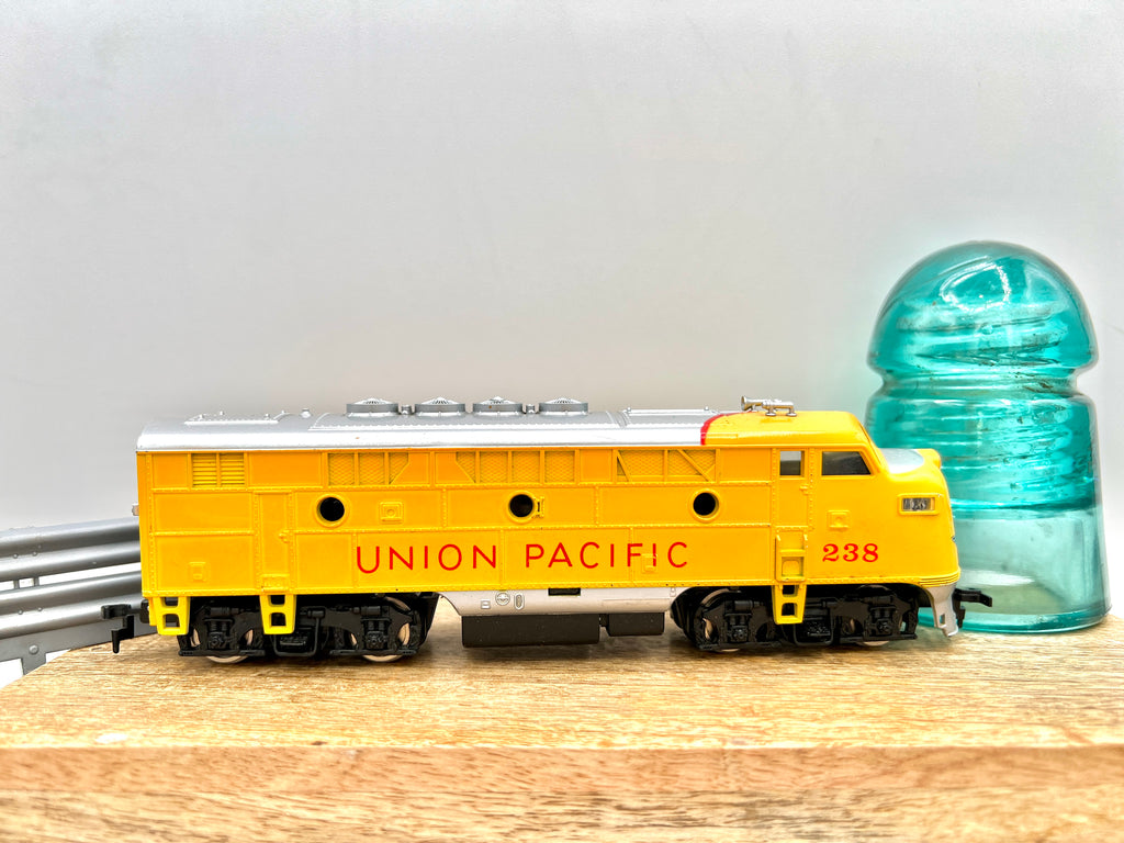 Collection of 6 Ho Model Locomotives and Train Cars