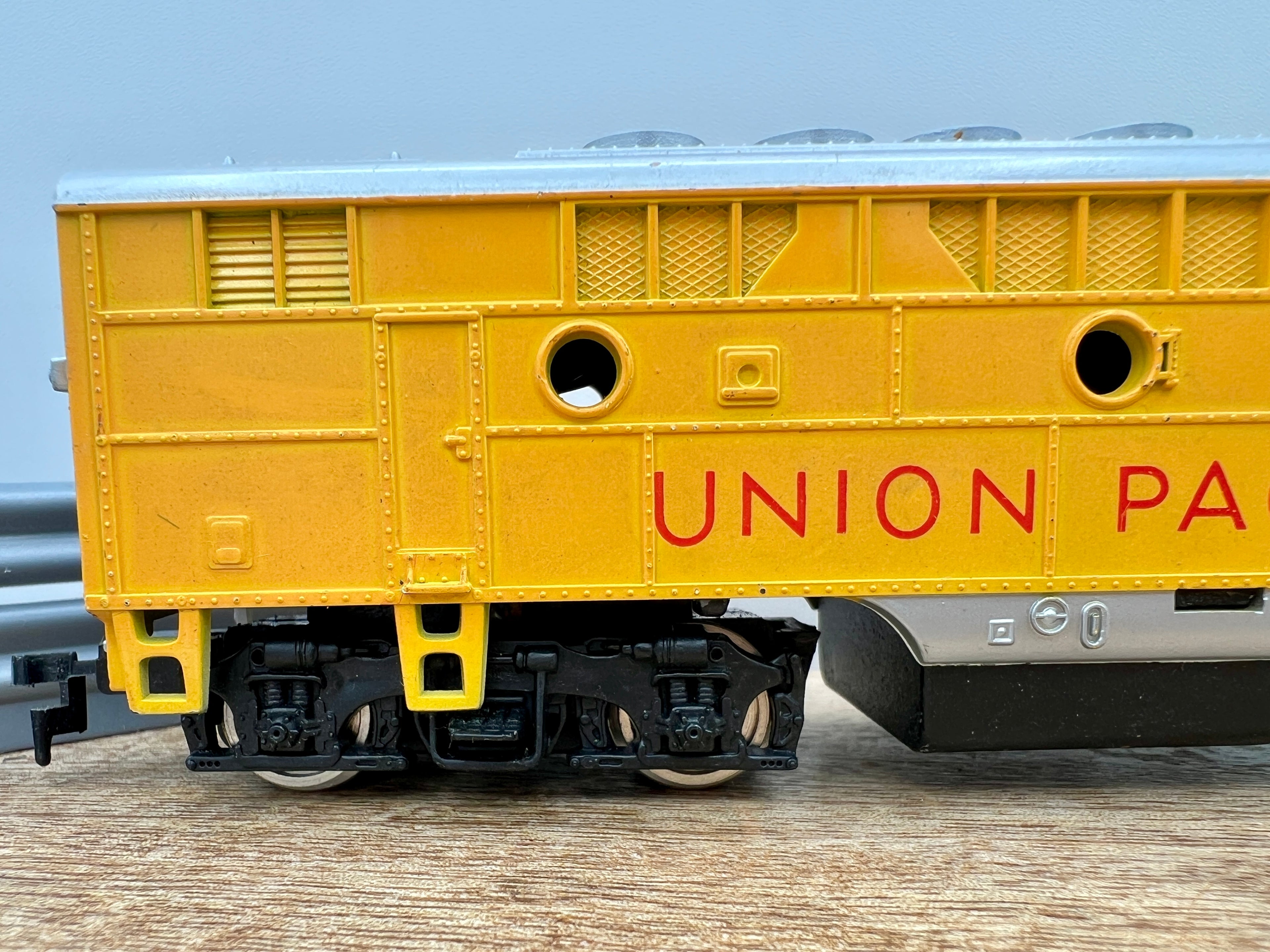 Collection of 6 Ho Model Locomotives and Train Cars