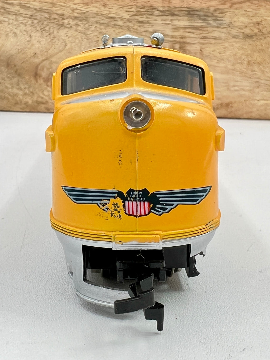 Collection of 6 Ho Model Locomotives and Train Cars