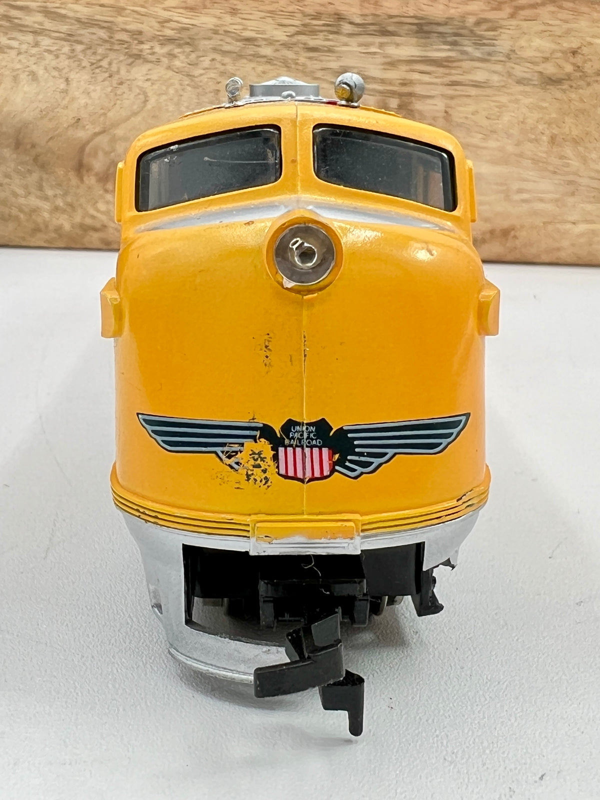 Collection of 6 Ho Model Locomotives and Train Cars