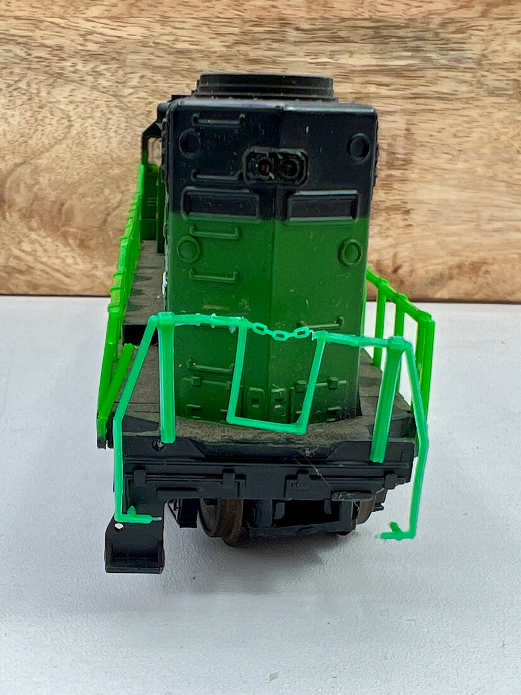 Collection of 6 Ho Model Locomotives and Train Cars