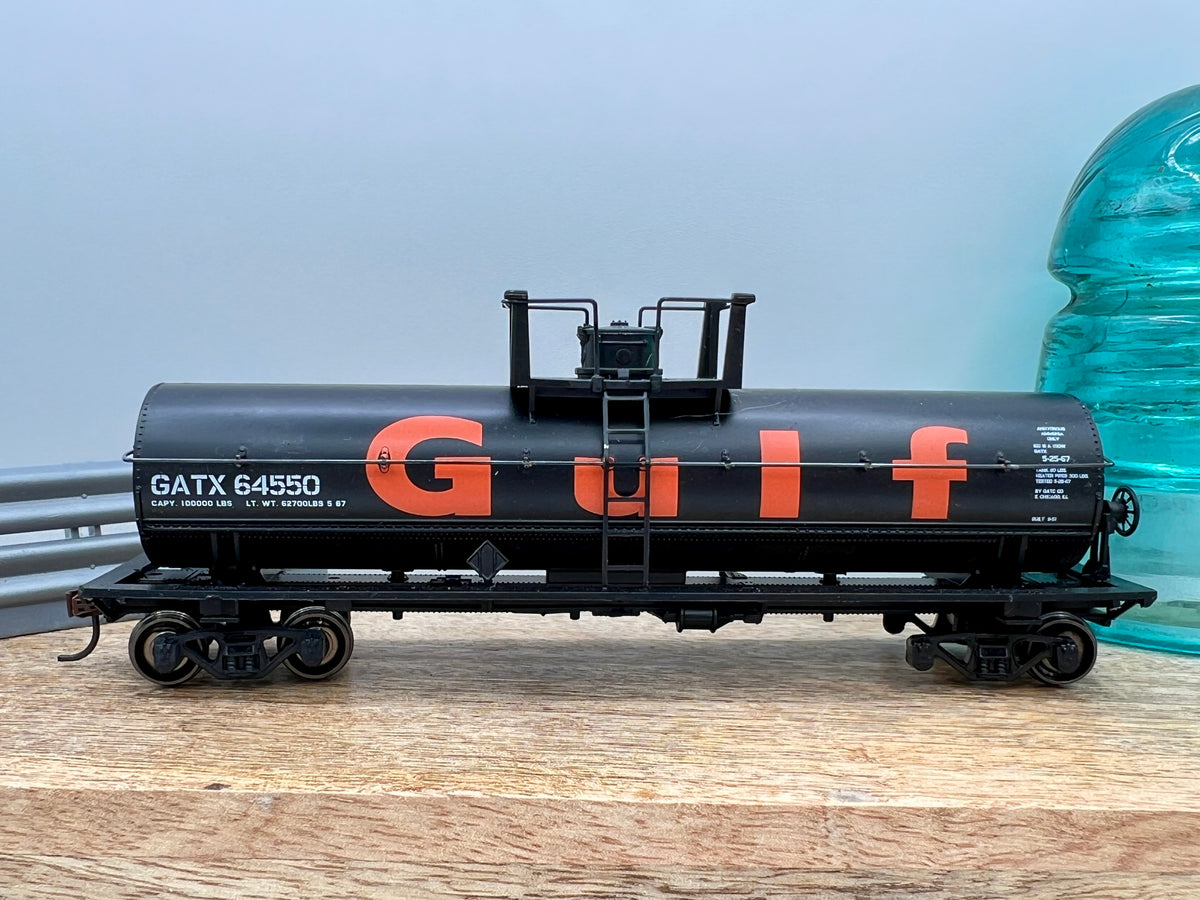 Collection of 6 Ho Model Locomotives and Train Cars