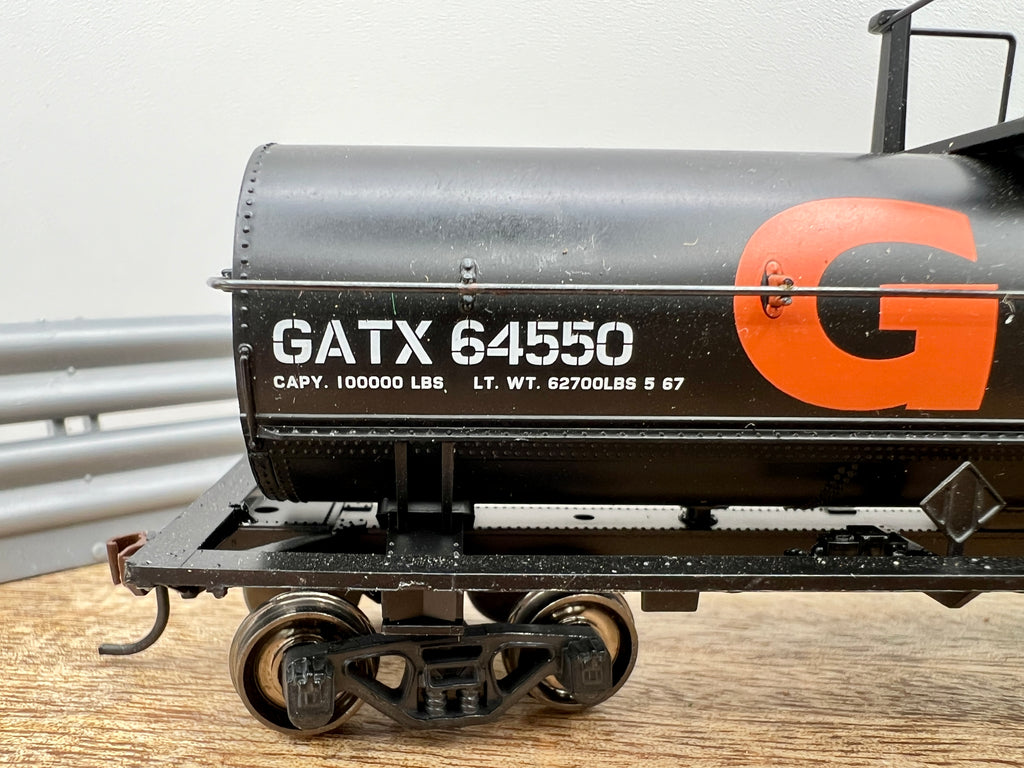 Collection of 6 Ho Model Locomotives and Train Cars