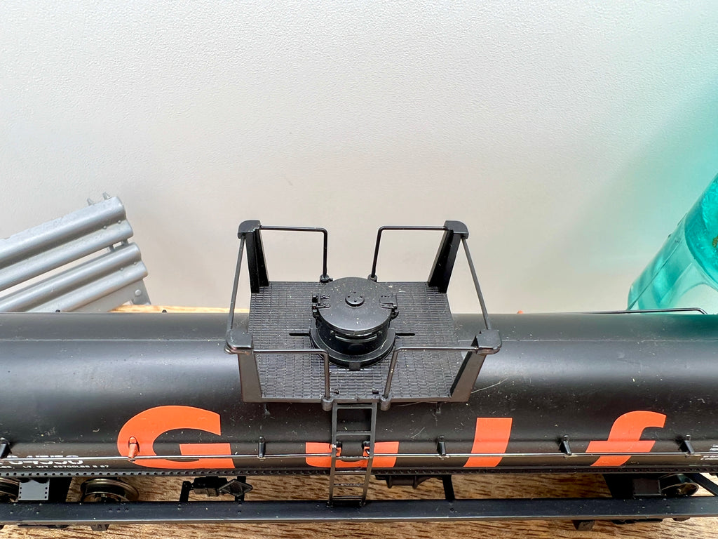 Collection of 6 Ho Model Locomotives and Train Cars