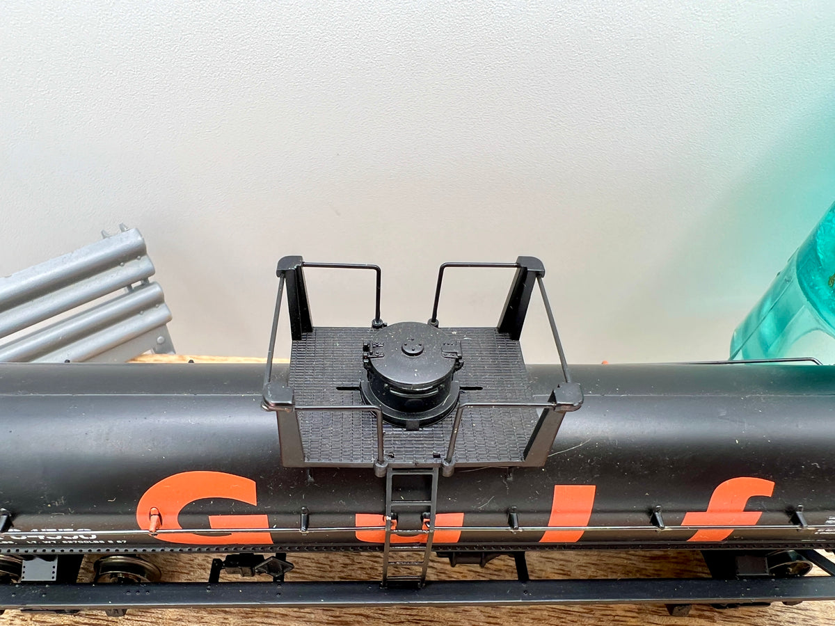 Collection of 6 Ho Model Locomotives and Train Cars