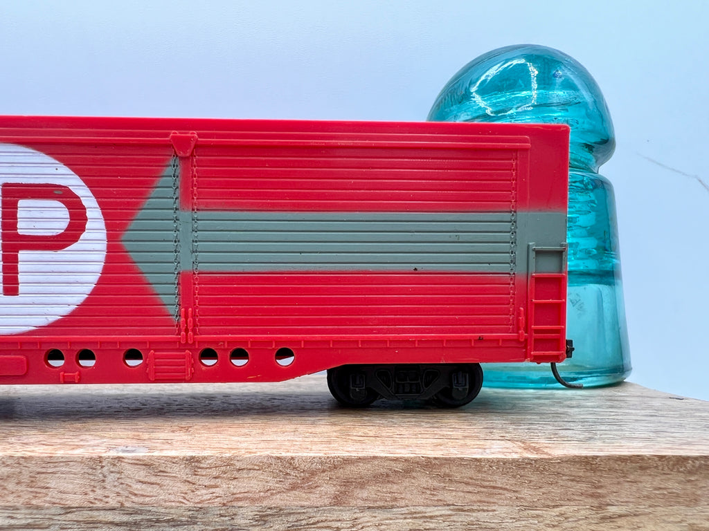 Collection of 6 Ho Model Locomotives and Train Cars