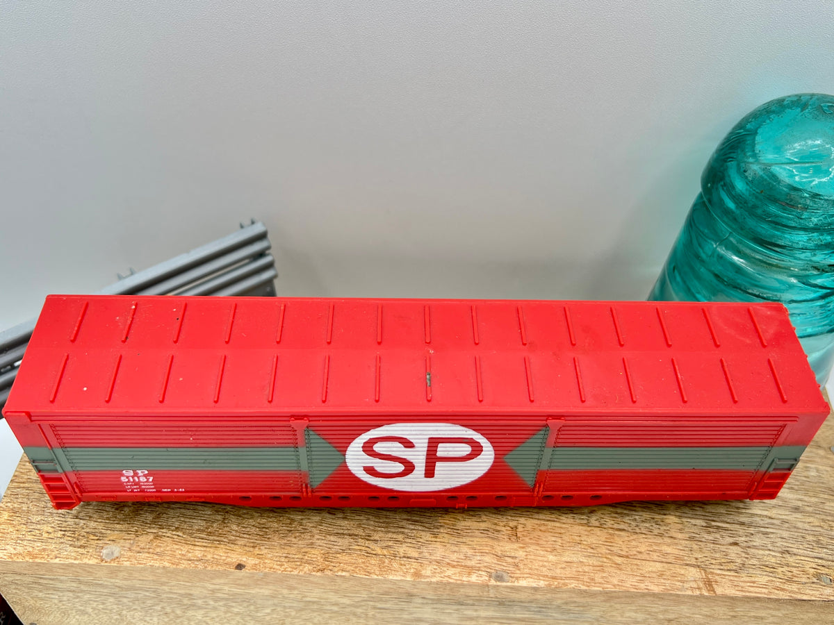 Collection of 6 Ho Model Locomotives and Train Cars