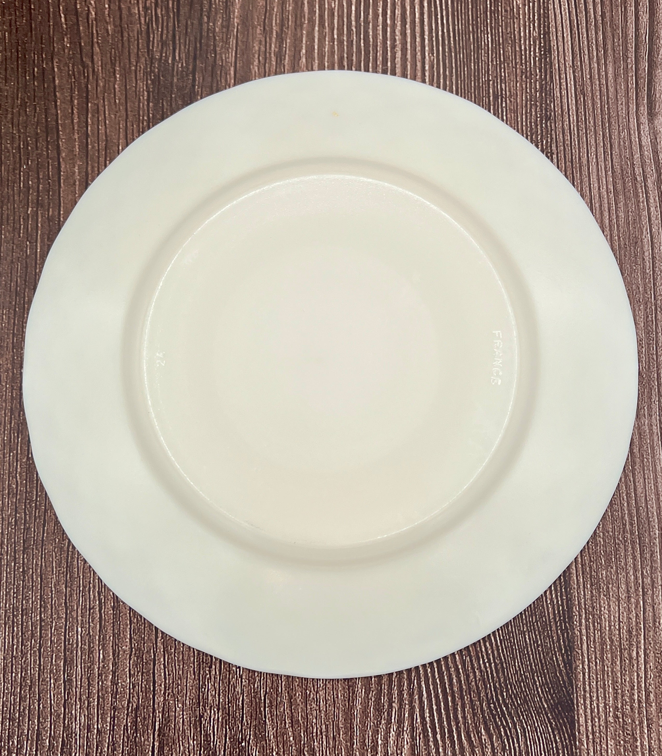 Elegant 24 Piece Arcopal Romane Dinnerware Set - Scalloped Opal Ivory Design