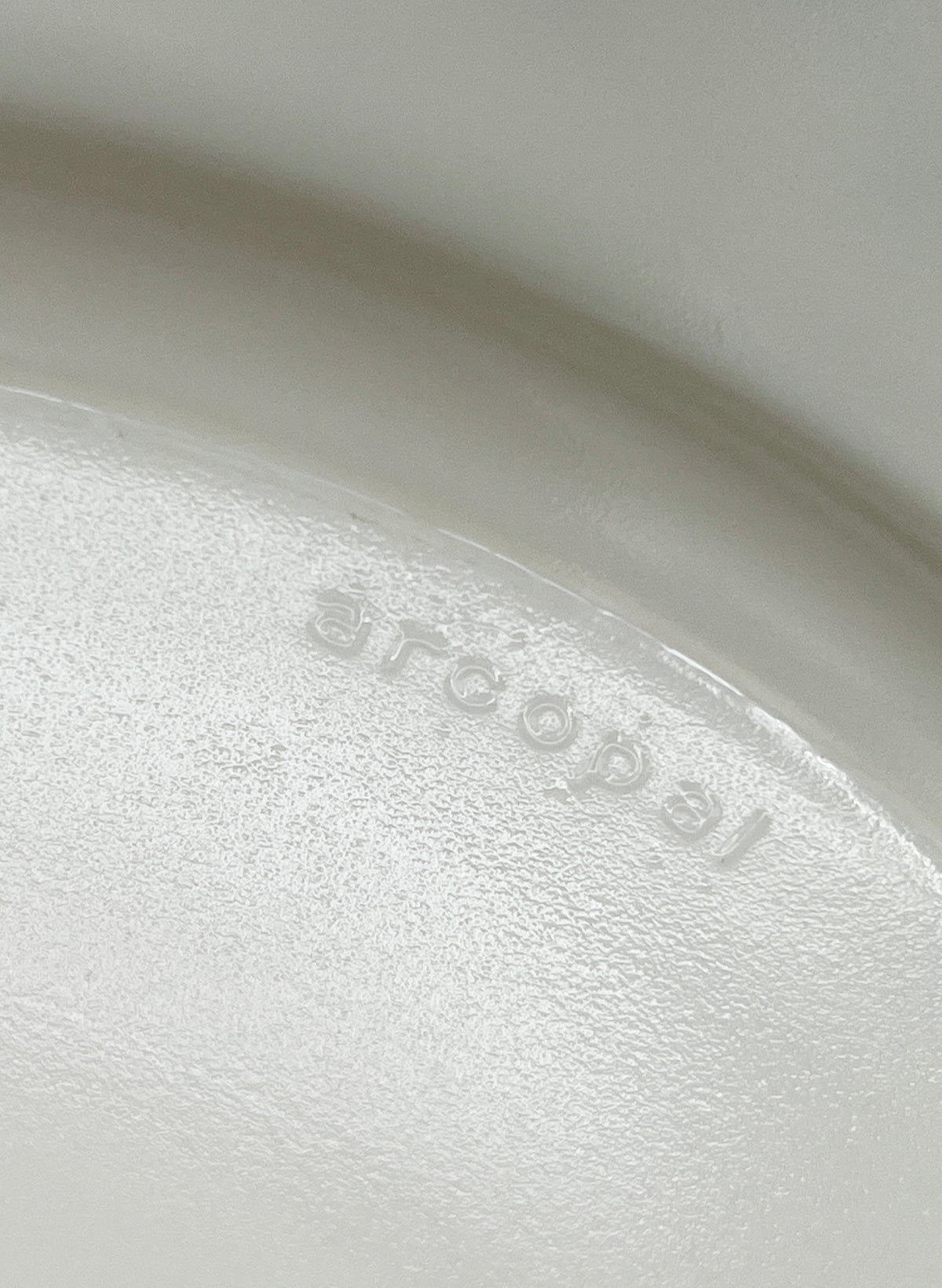 Elegant 24 Piece Arcopal Romane Dinnerware Set - Scalloped Opal Ivory Design