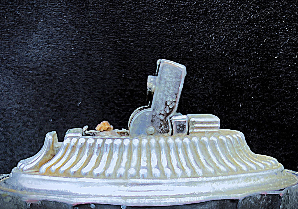 Elegant ASR Silver Fluted Vintage Tabletop Lighter