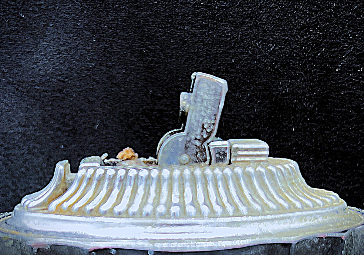 Elegant ASR Silver Fluted Vintage Tabletop Lighter