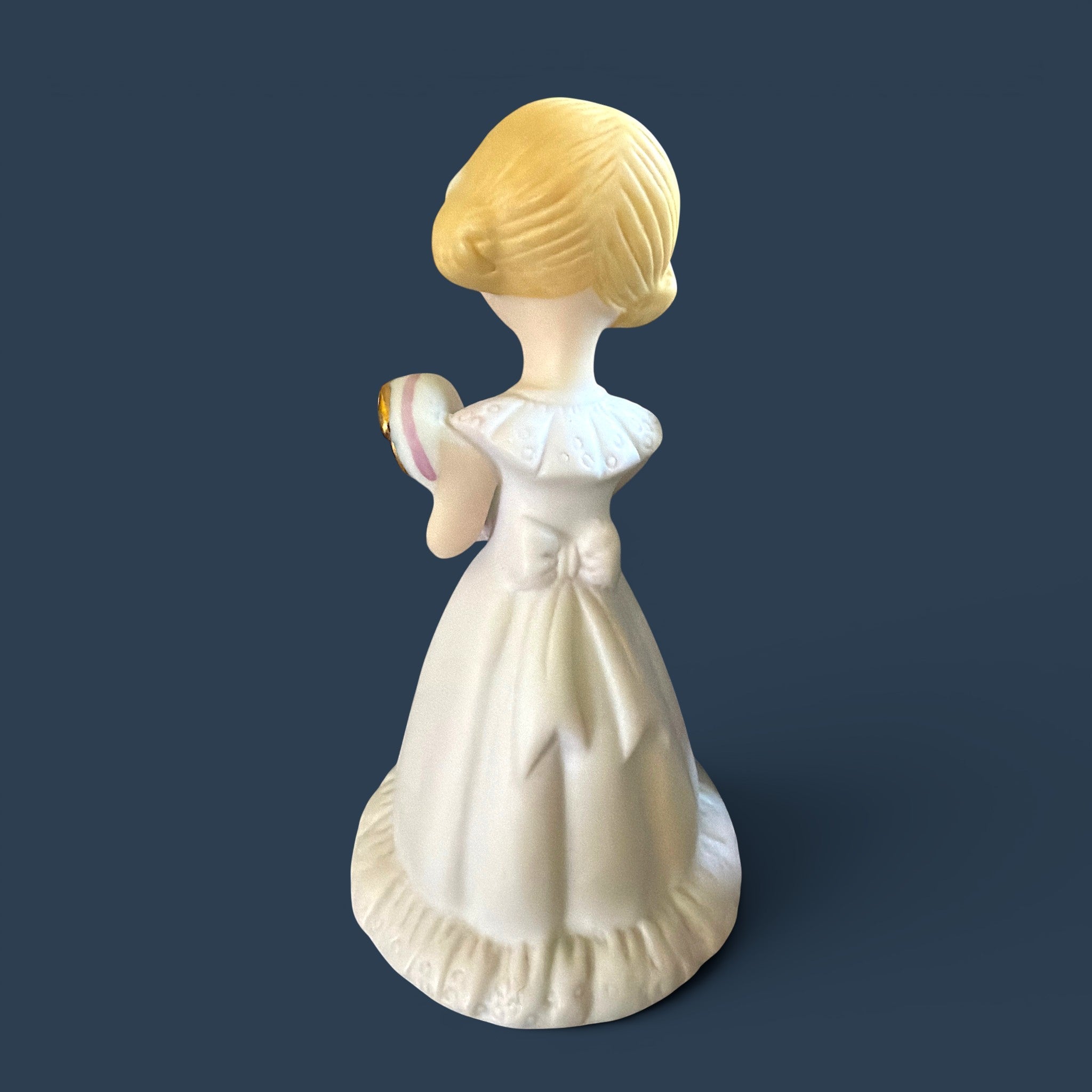 Vintage 1981 Enesco bisque porcelain Growing Up Birthday Girls figurine featuring a blonde five-year-old girl holding a gold-trimmed number five. - Photo 2