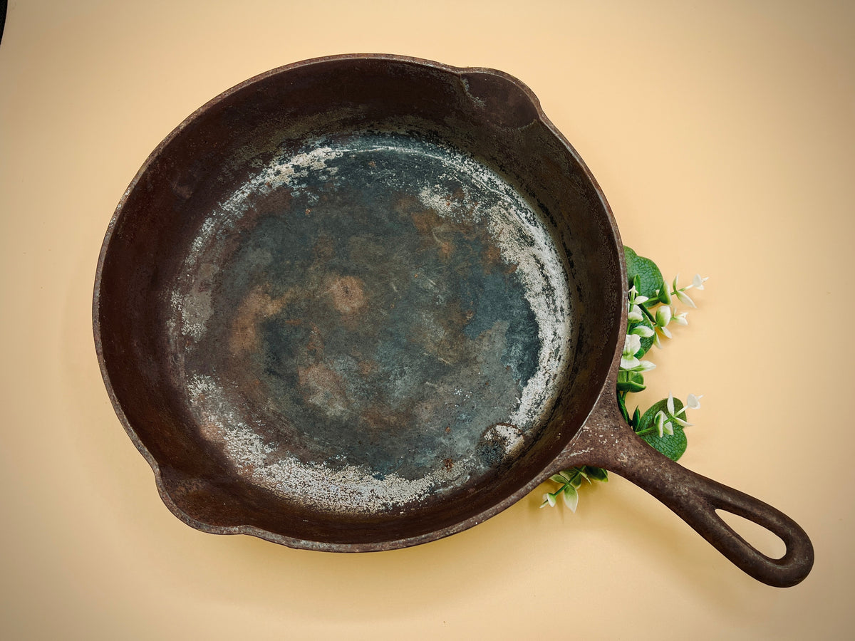 Griswold #8 Double Pour Cast Iron Skillet