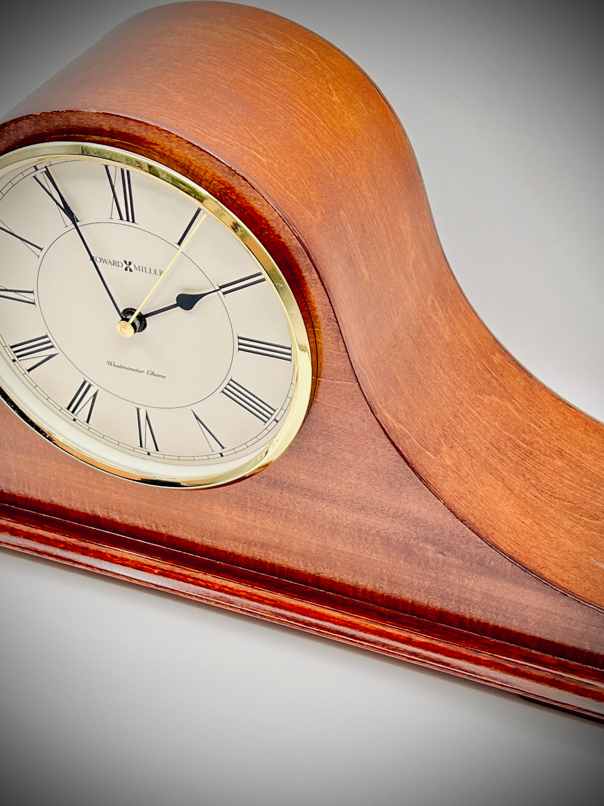 Howard Miller mantle clock w/ Westminster Chime