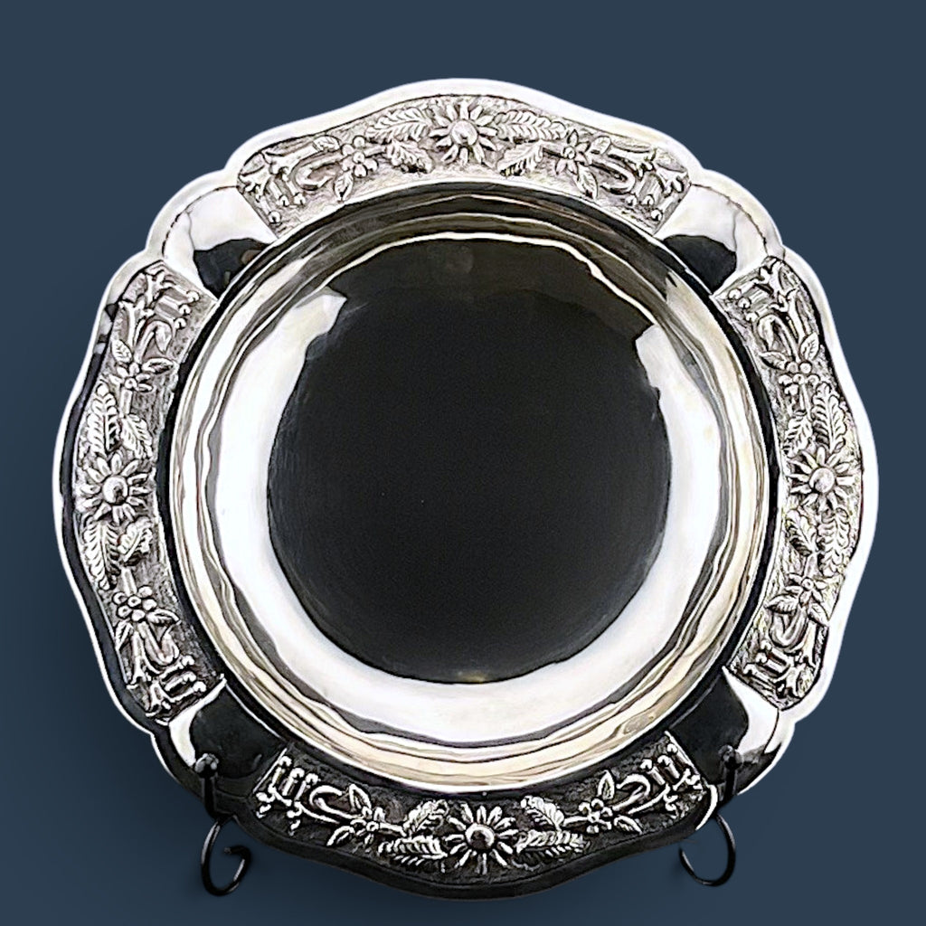 Maciel Mexican sterling silver centerpiece bowl with hand-hammered floral repousse scalloped border. - Photo 1