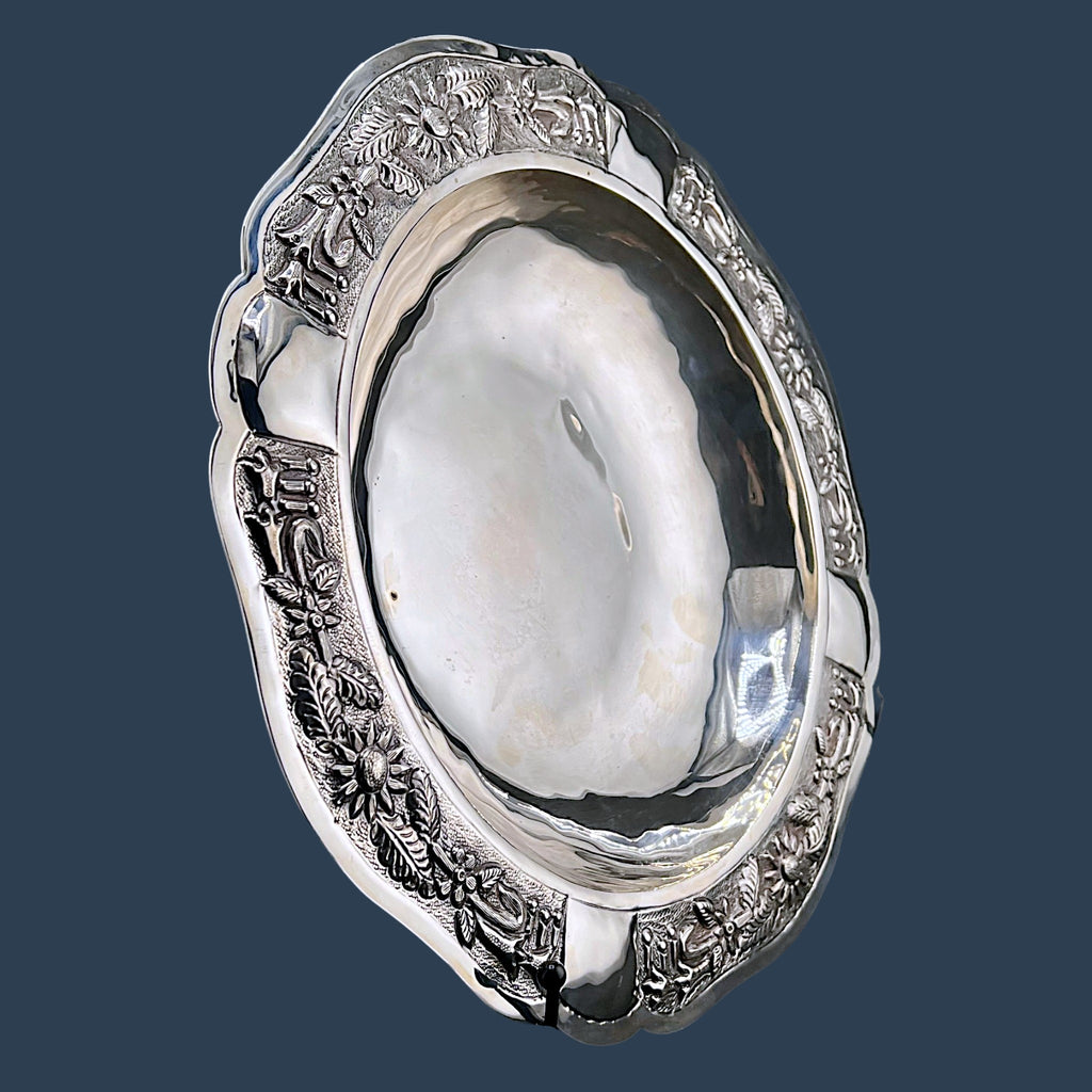 Maciel Mexican sterling silver centerpiece bowl with hand-hammered floral repousse scalloped border. - Photo 3