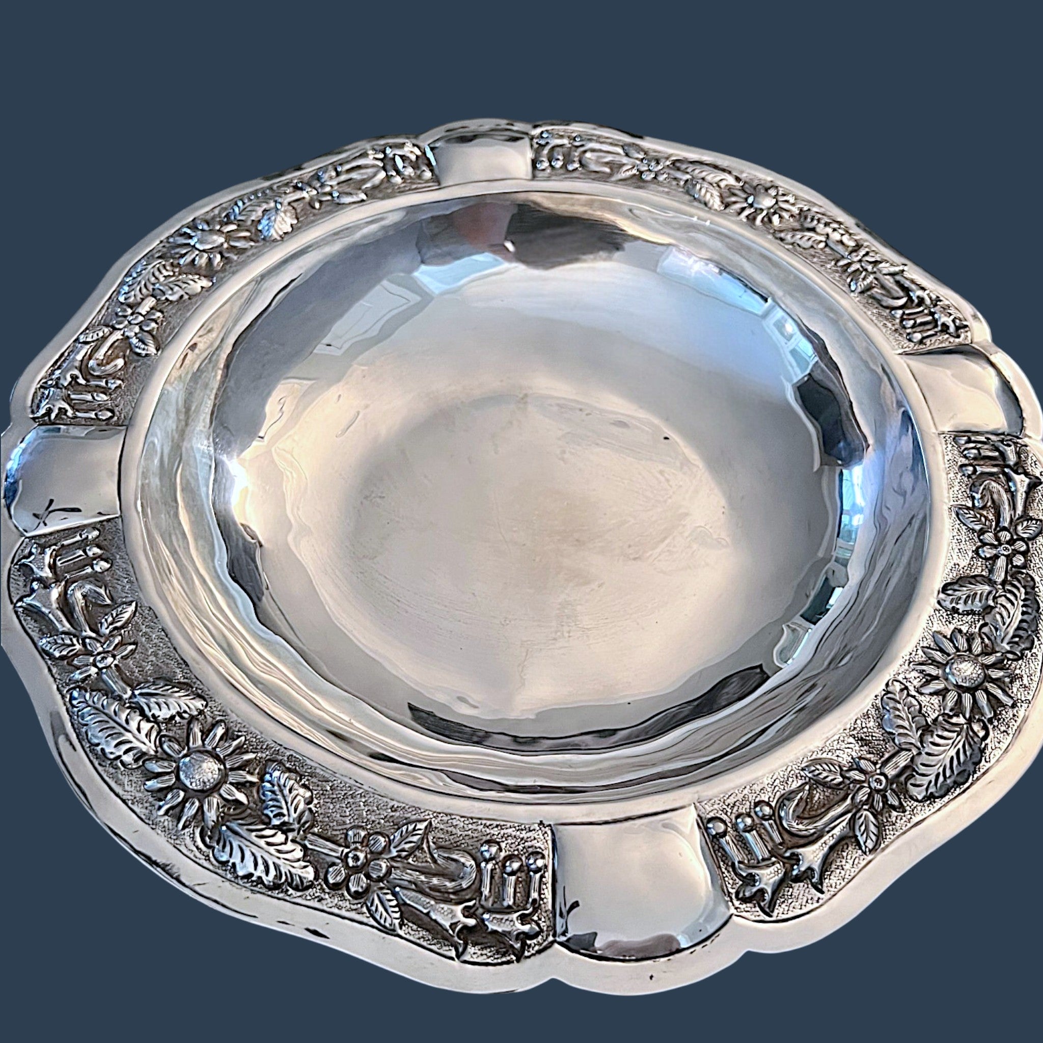 Maciel Mexican Sterling Silver Floral Repoussé Scalloped Bowl