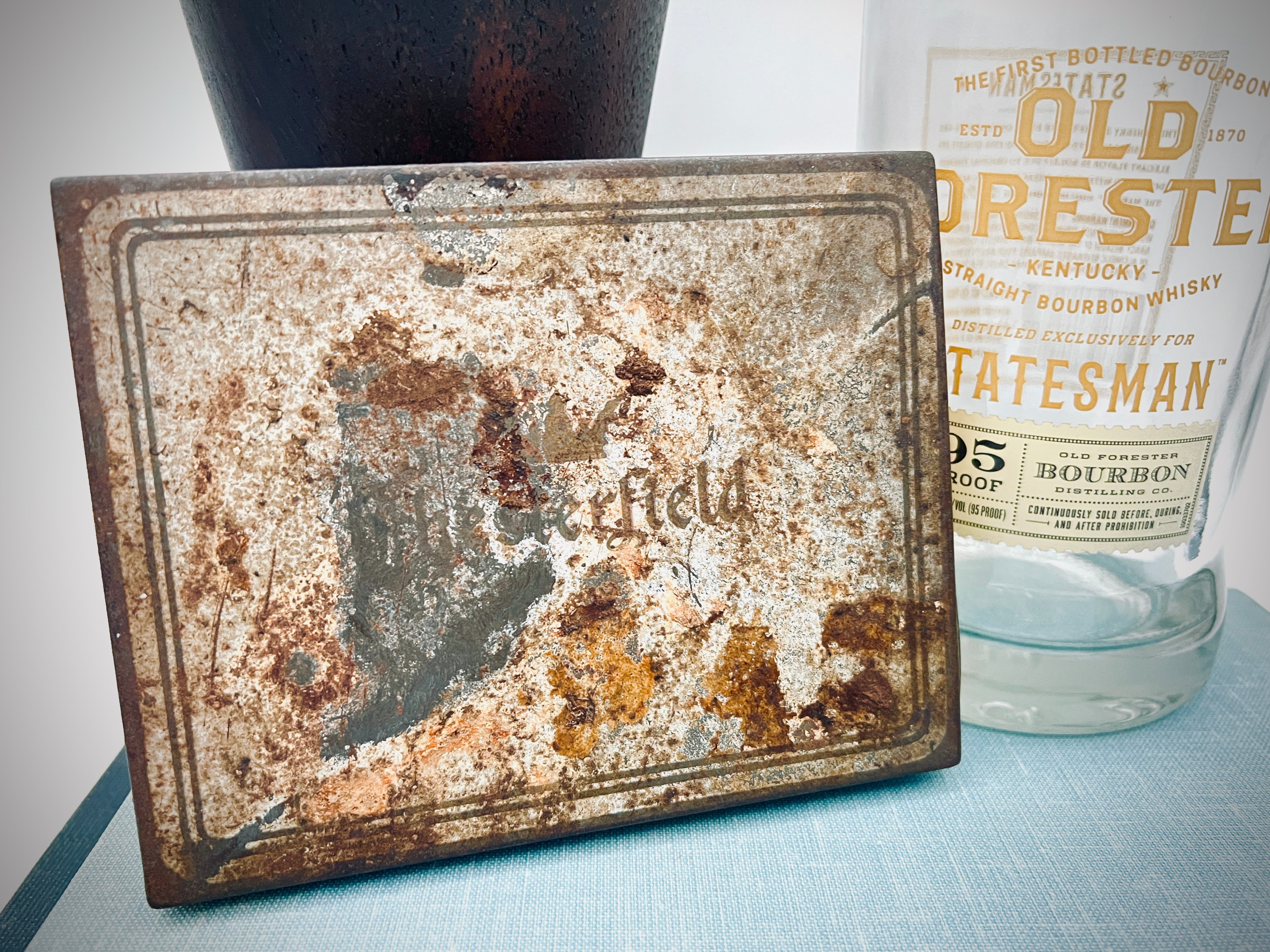 Metal Chesterfield Cigarette Tin