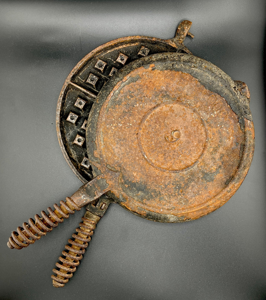 Rare Antique Lodge No.9 Cast Iron Waffle Iron