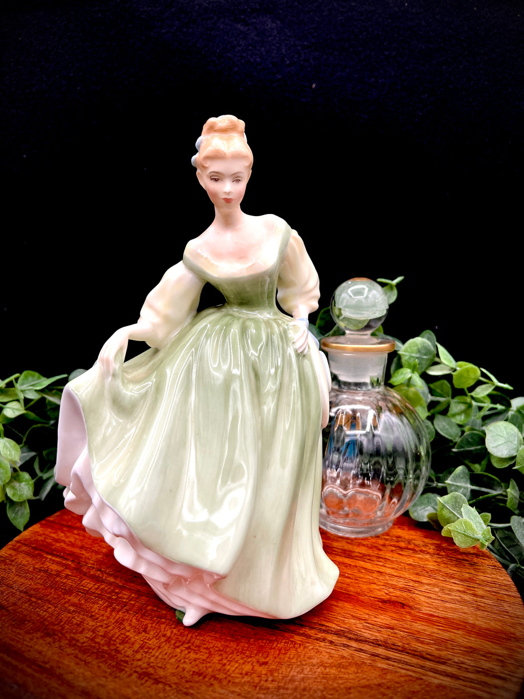 Royal Doulton Vintage “Fair Lady” Figurine HN 2193, 1962
