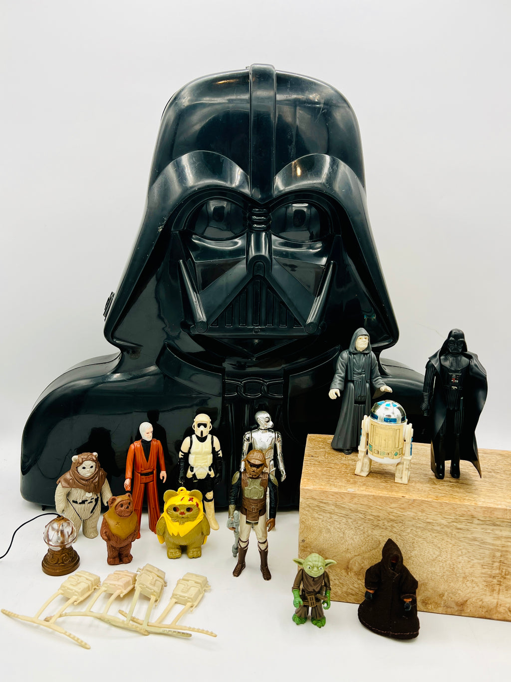 Star Wars Darth Vader Kenner Case 1980 with 1977-84 Action Figures