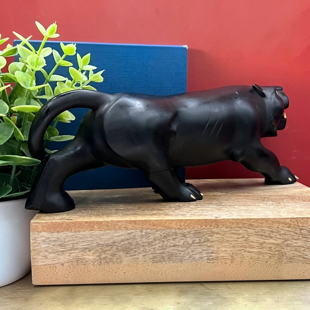 A vintage carved ebony panther sculpture - Photo 4