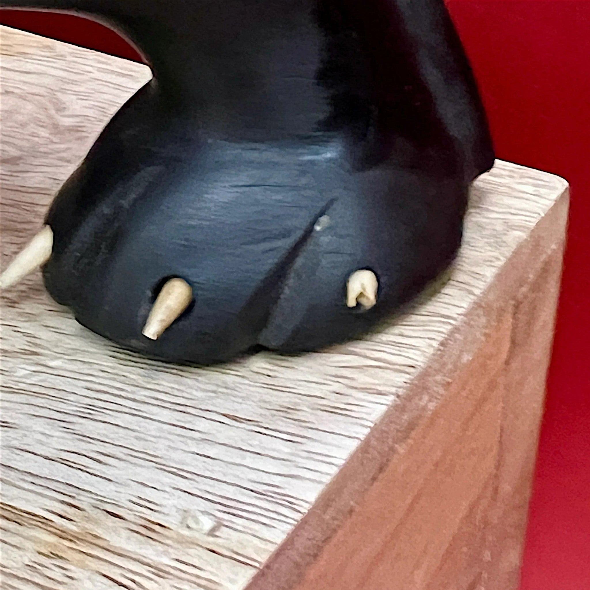 A vintage carved ebony panther sculpture - Photo 5