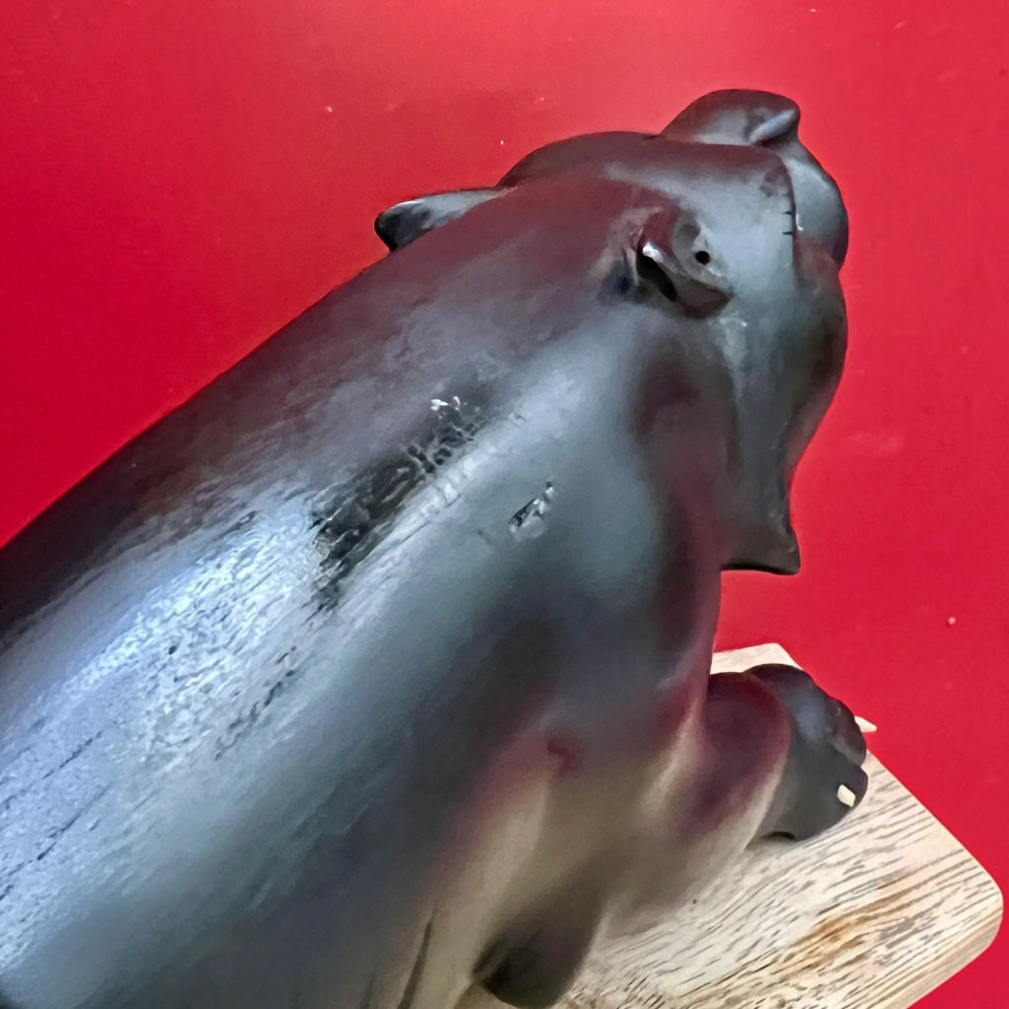 A vintage carved ebony panther sculpture - Photo 6