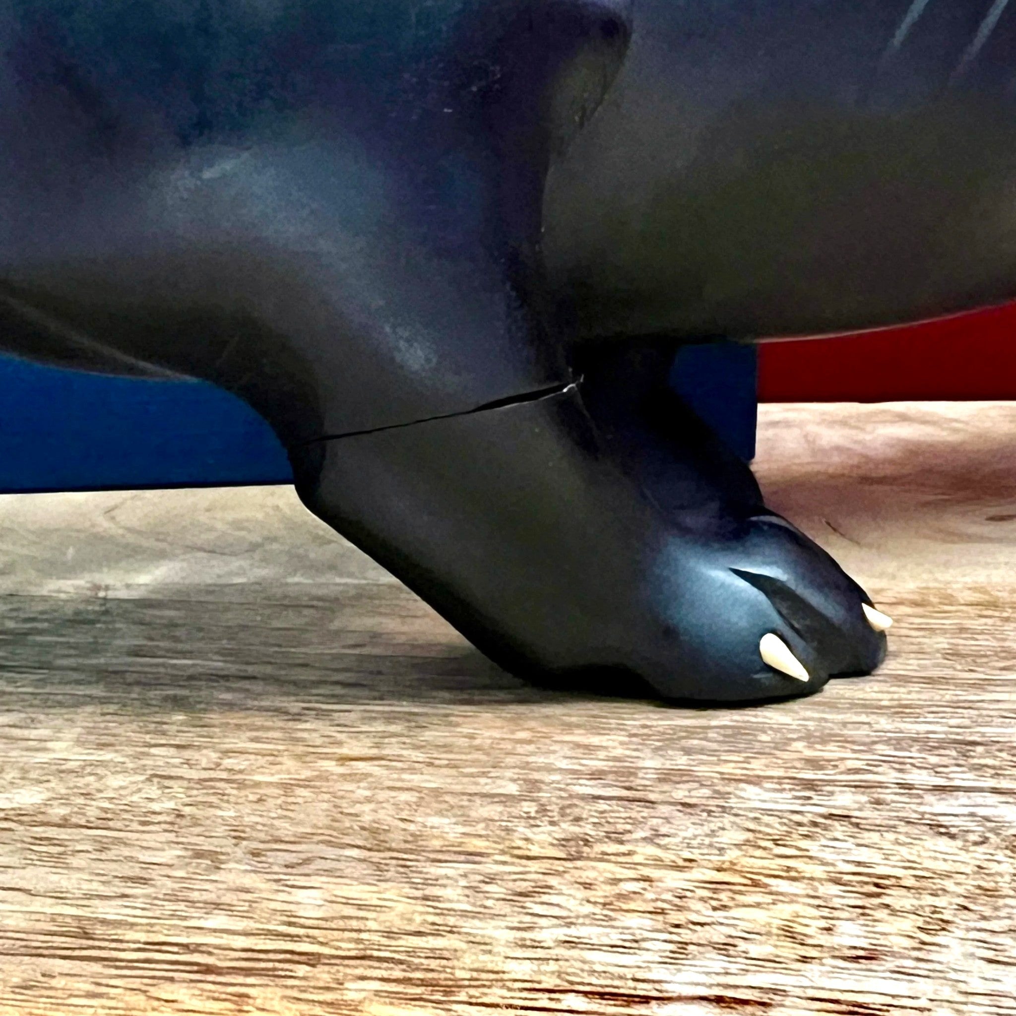 A vintage carved ebony panther sculpture - Photo 8