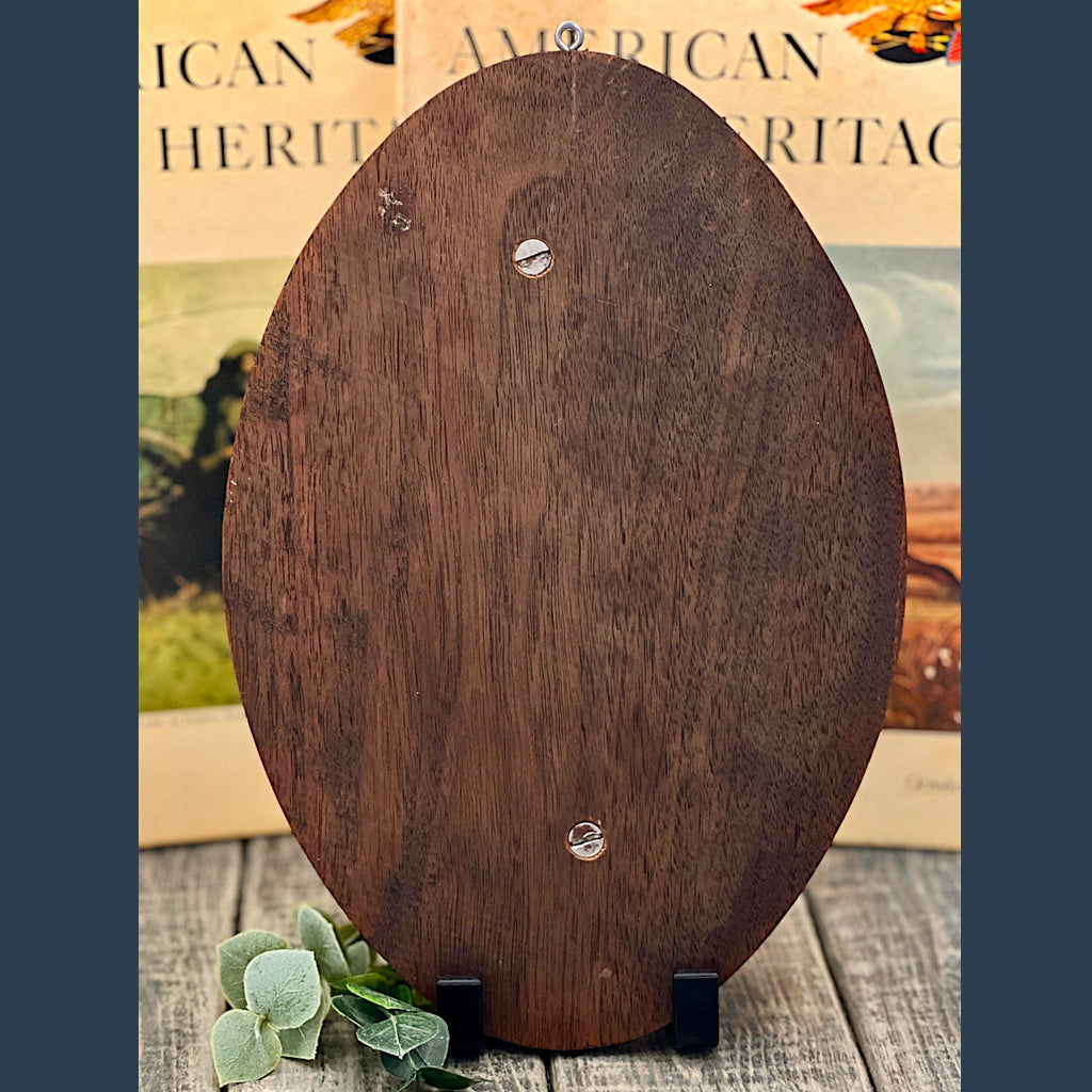 Vintage solid cast bronze Abraham Lincoln right-facing profile portrait plaque on an oval walnut wooden base. - Photo 3