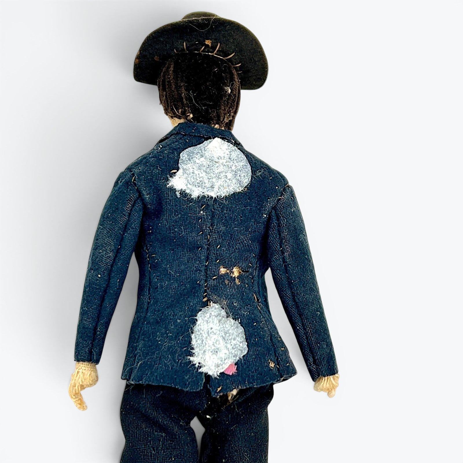 A vintage German miniature bendable dollhouse doll depicting a man in a traditional black suit and wide-brimmed black hat. - Photo 9