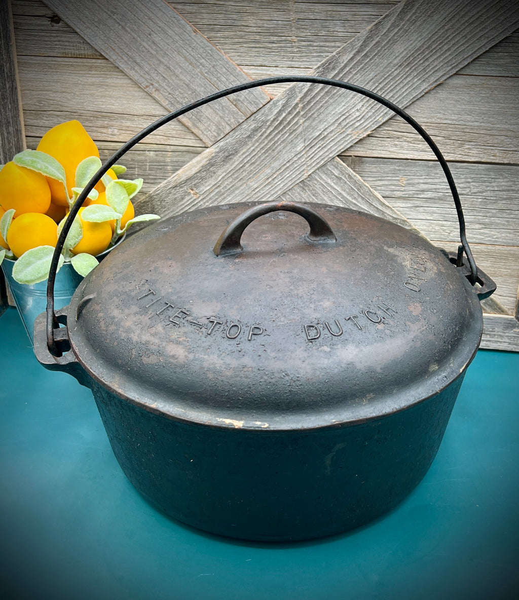 Vintage Griswold Cast Iron Tite-Top 10 Dutch Oven - Antique Cookware Collectible