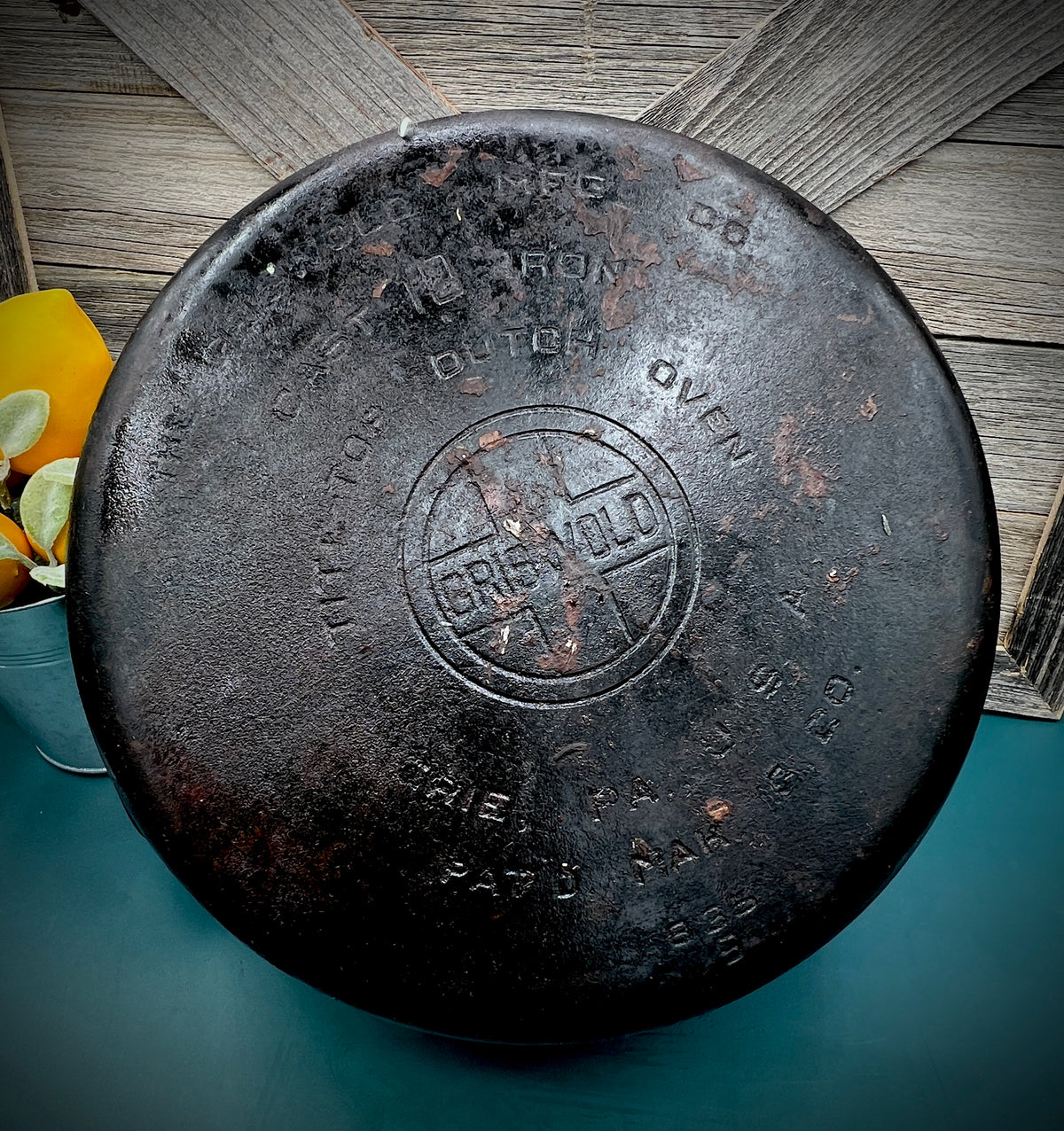 Vintage Griswold Cast Iron Tite-Top 10 Dutch Oven - Antique Cookware Collectible